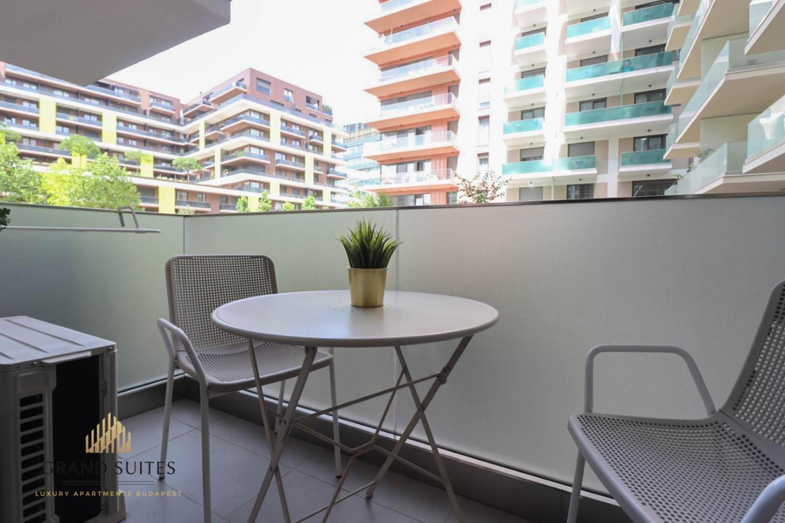 Grand Suites Promenade บูดาเปสต์ ภายนอก รูปภาพ